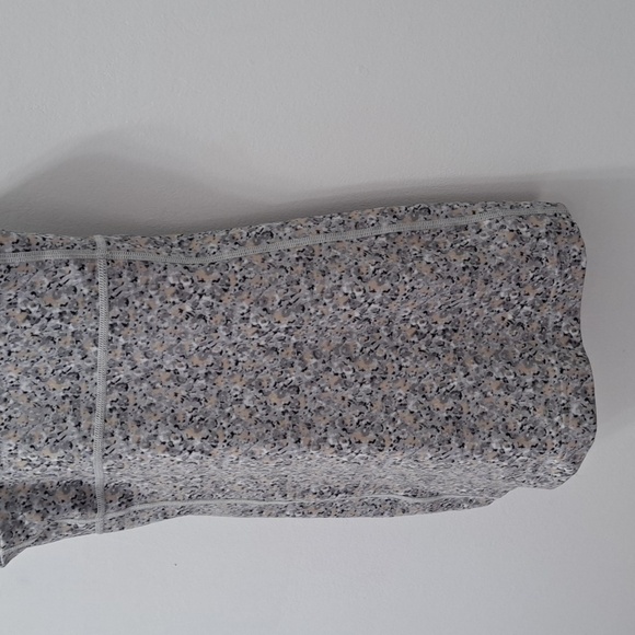 Lululemon tank top size 4 like NEW - Picture 4 of 7